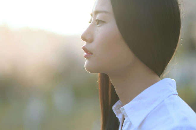 办公久坐腿麻抽筋？试试办公室瑜伽踩车式，