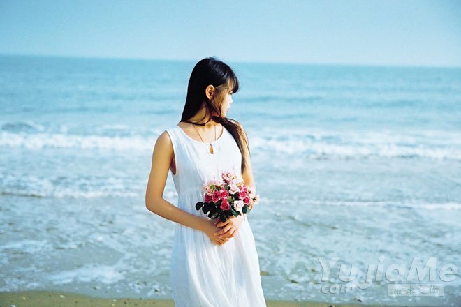 办公室白领久坐背痛别硬扛：戒烟减重改坐姿，椅上瑜伽扭转式护脊缓解与预防，远离神经压迫并发症(图1)