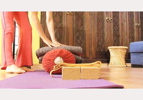 女人生理期减少疼痛的三个瑜伽体式(图1)