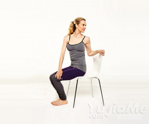 办公桌前4个缓解肩颈痛的瑜伽动作(图3)