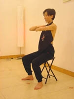 拯救久坐一族的身体健康-椅子瑜伽(图1)
