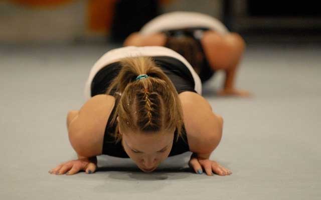 瑜伽理疗：消除颈椎、肩周酸痛感