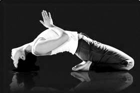 缓解白领颈椎病必做8个动作瑜伽！(图1)