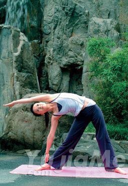 五个疏通腰部气血的瘦腰瑜伽动作(图2)