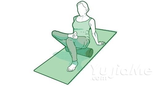 臀部 巧用瑜伽轴助你缓解骑行肌肉酸痛(图1)