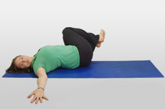 扭转弯膝瑜伽动作一2 缓解消化不良的三式瑜伽动作(图2)