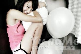 舒缓经期不适的瑜伽提斯动作指南，轻松度过特别时期(图1)