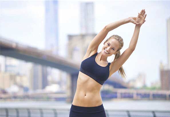 办公室瑜伽动作缓解脊柱压力，重塑健康姿态