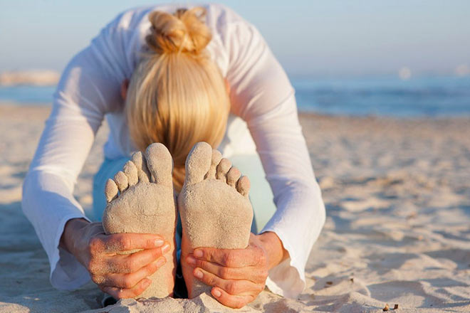 床上拉筋健身法：轻松舒展经络，改善亚健康