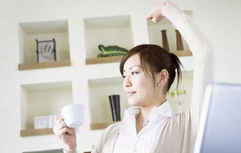 缓解肩颈酸痛的简易伸展动作，告别僵硬与疼