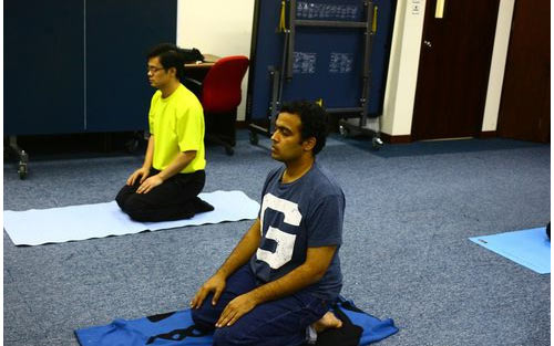 瑜伽洁净术三步详解：鼻腔喉咙腹腔清洁与鼓荡呼吸法