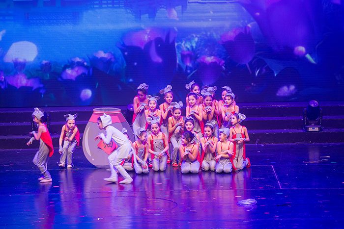 新春文艺晚会展现青少年艺术风采，推动校园文化繁荣发展(图24)