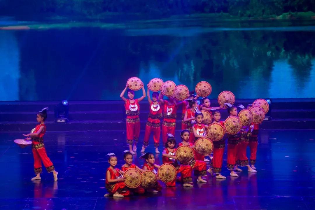 少儿新春文艺晚会启动,素质教育成果展示平台助力青少年成长(图19) 少儿新春文艺晚会启动,素质教育成果展示平台助力青少年成长(图19)