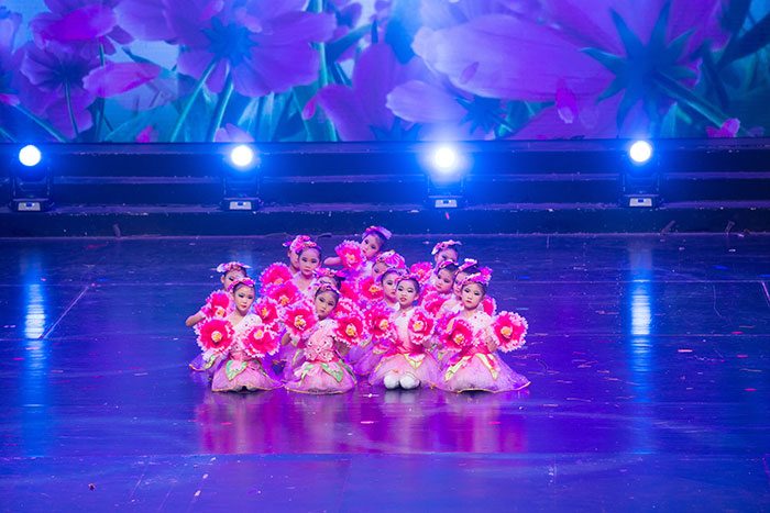 新春文艺晚会展现青少年艺术风采，推动校园文化繁荣发展(图18)