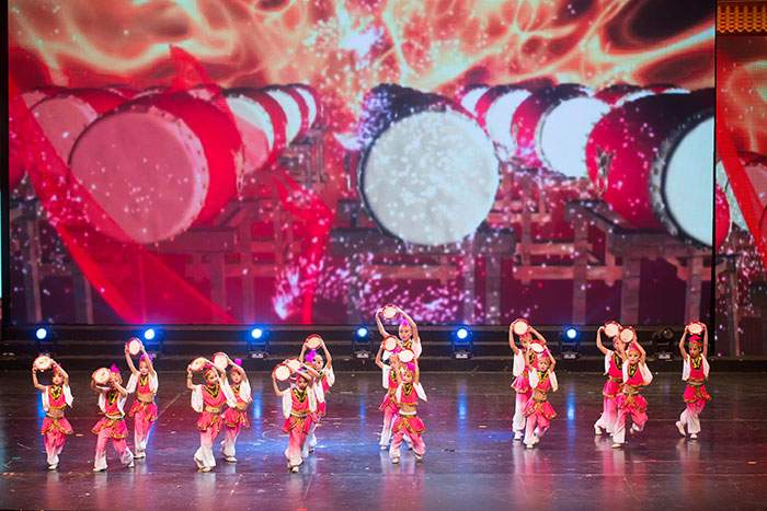 新春文艺晚会展现青少年艺术风采，推动校园文化繁荣发展(图10)