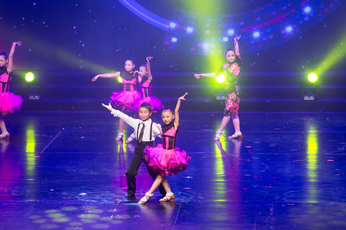 新春文艺晚会展现青少年艺术风采，推动校园文化繁荣发展(图29)